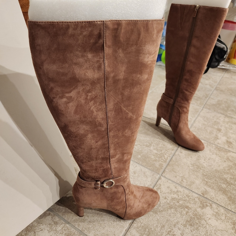Women's suede wide calf boot size 9